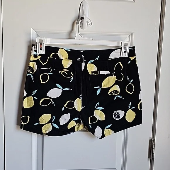 A.n.a Lemon Twill Dress Shorts in Women's Size 4 EUC - Picture 2 of 4